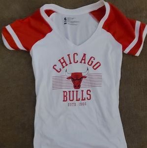 MOVING SALE! NBA Chicago Bulls tshirt women's size small